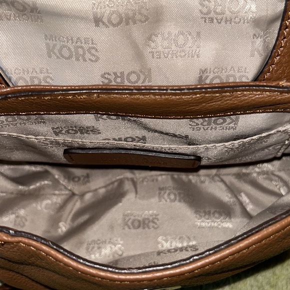 Michael Kors Luggage Brown Pebbled Leather Flap Jet Set Crossbody Mini Bag - Picture 13 of 16